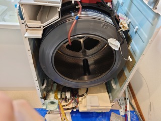 東芝ドラム式洗濯機TW-117X3分解