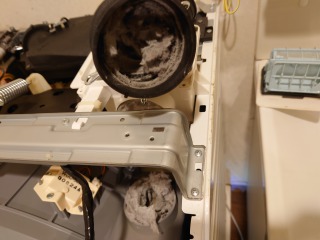 東芝ドラム式洗濯機TW-G500排気ダクト汚れ
