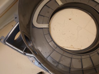 東芝ドラム式洗濯機TW-G500脱水受けカバー清掃