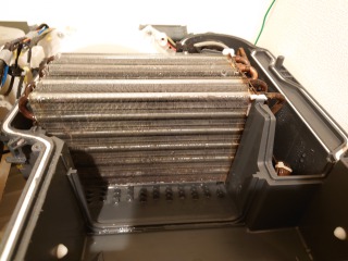パナソニックドラム式洗濯機NA-VX8900ヒートポンプ内部