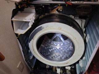 パナソニックドラム式洗濯機NA-VX9600バランサーの擦り跡