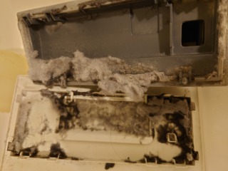 パナソニックドラム式洗濯機NA-VX8700乾燥フィルター蓋の裏側