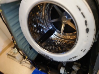 パナソニックドラム式洗濯機NA-NX8500流体バランサー擦り跡