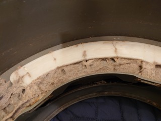 東芝ドラム式洗濯機(TW-117A7)脱水受けカバー汚れ