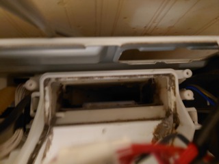 日立ドラム式洗濯機BD-SV110A乾燥風路切替板汚れ