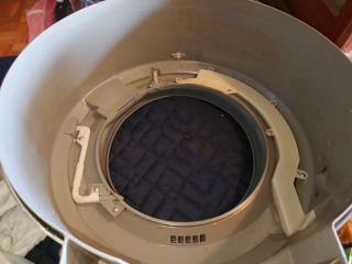 日立ドラム式洗濯機BD-SV110A脱水受けカバー清掃