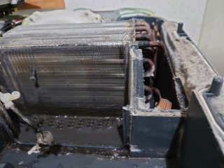 パナソニックドラム式洗濯機NA-VX8500ヒートポンプ内部