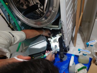 パナソニックドラム式洗濯機NA-VX8900排水ユニット清掃