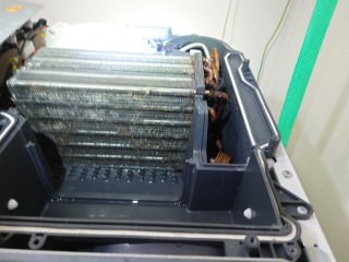 パナソニックドラム式洗濯機NA-VX8900ヒートポンプユニット内部清掃