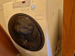 サンヨー、ドラム式洗濯機(AWD-AQ350)、東京都世田谷区で分解清掃