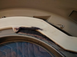 日立ドラム式洗濯機BD-SV110E脱水受けカバー汚れ