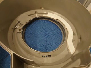 日立ドラム式洗濯機BD-SX110F脱水受けカバー清掃