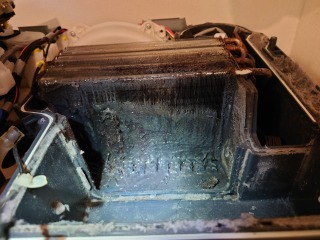 パナソニックドラム式洗濯機NA-VX8900ヒートポンプユニット内部汚れ