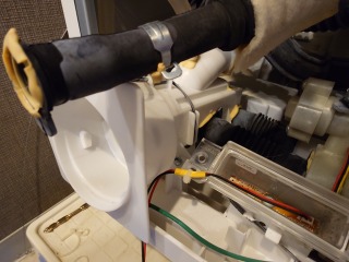 シャープドラム式洗濯機ES-W113排水ユニット清掃