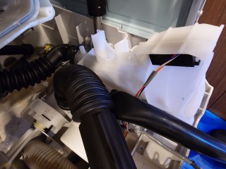 パナソニックドラム式洗濯機NA-LX127A排水ユニット清掃