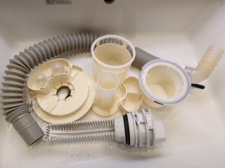 パナソニックドラム式洗濯機NA-VG1400排水トラップ清掃