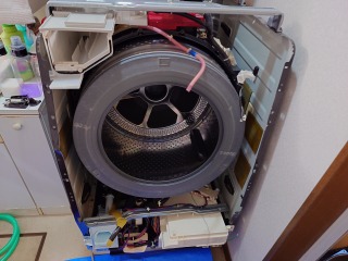 東芝ドラム式洗濯機TW-117X6分解