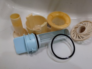 東芝ドラム式洗濯機TW-117X6排水トラップ清掃