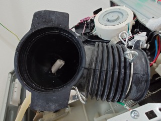 シャープドラム式洗濯機ES-H10C排気ホース清掃