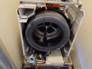 東芝ドラム式洗濯機TW-117A8分解