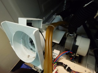 東芝ドラム式洗濯機TW-117A8排水ユニット洗浄