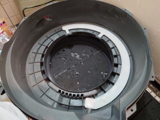 東芝ドラム式洗濯機TW-117A8脱水受けカバー洗浄