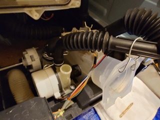 パナソニックドラム式洗濯機NA-VX9600排水ユニット清掃