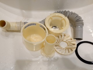 パナソニックドラム式洗濯機NA-VX800A排水トラップ洗浄