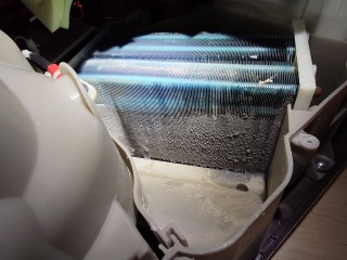 東芝ドラム式洗濯機TW-127XP3ヒートポンプ内部目詰まり